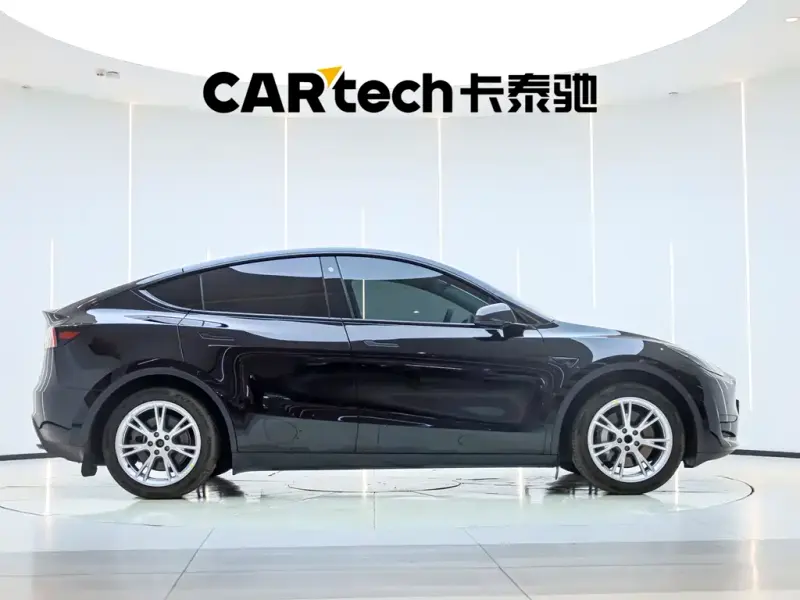 Tesla Model Y, 2023