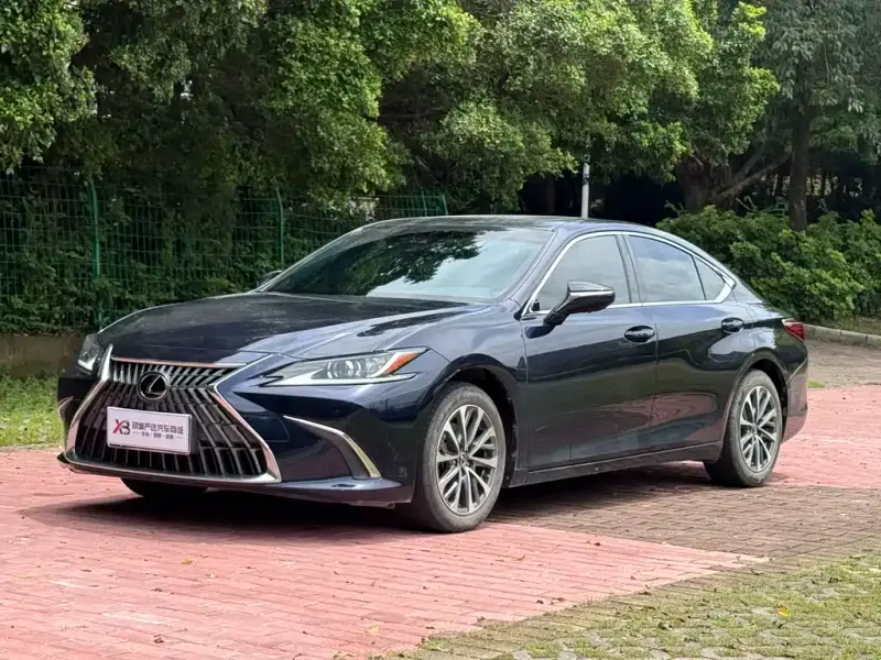 Lexus ES, 2022