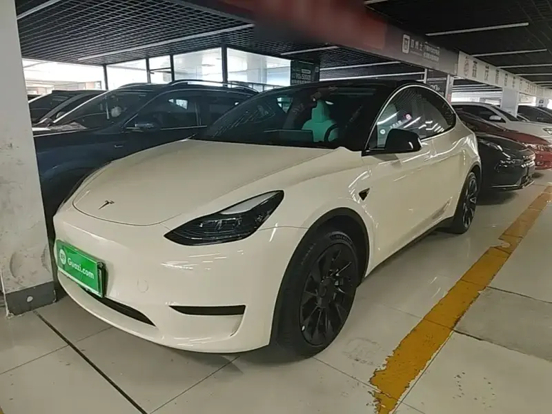 Tesla Model Y, 2023