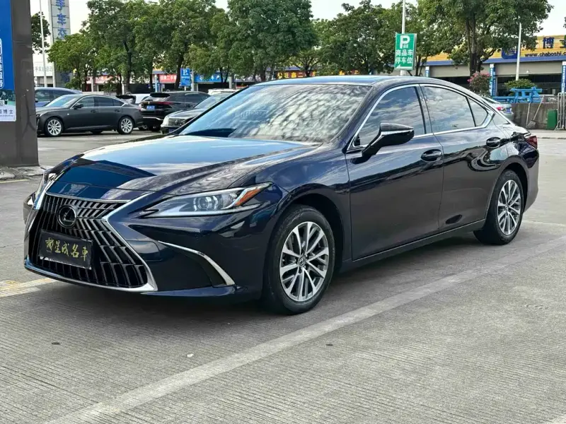 Lexus ES, 2022