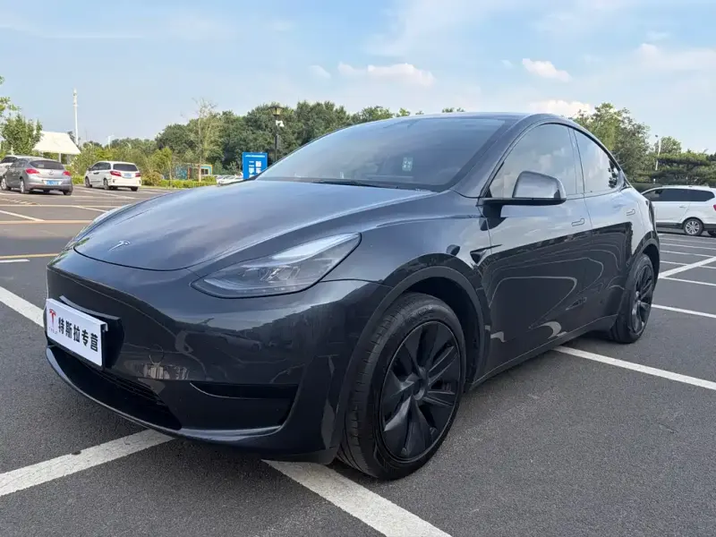 Tesla Model Y, 2024