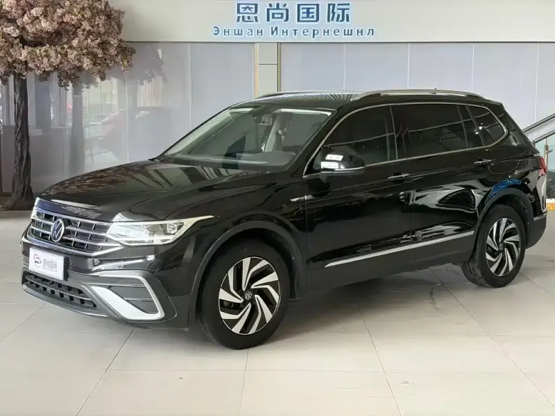 Volkswagen Tiguan L, 2022 — фото 1