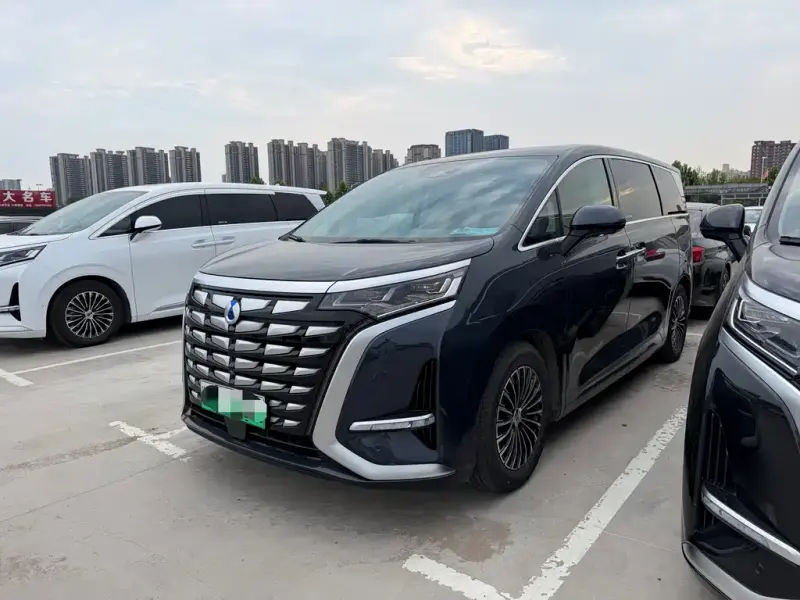 Denza D9, 2023