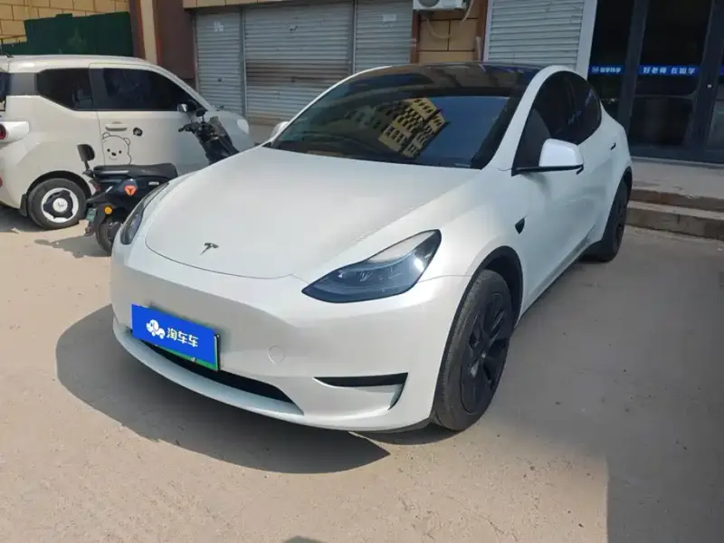 Tesla Model Y, 2024