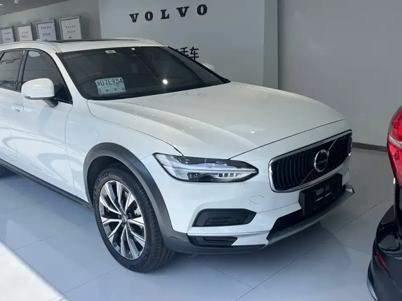 Volvo V90, 2022