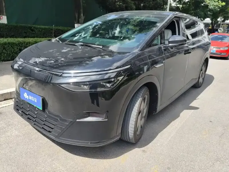 XPeng X9, 2024