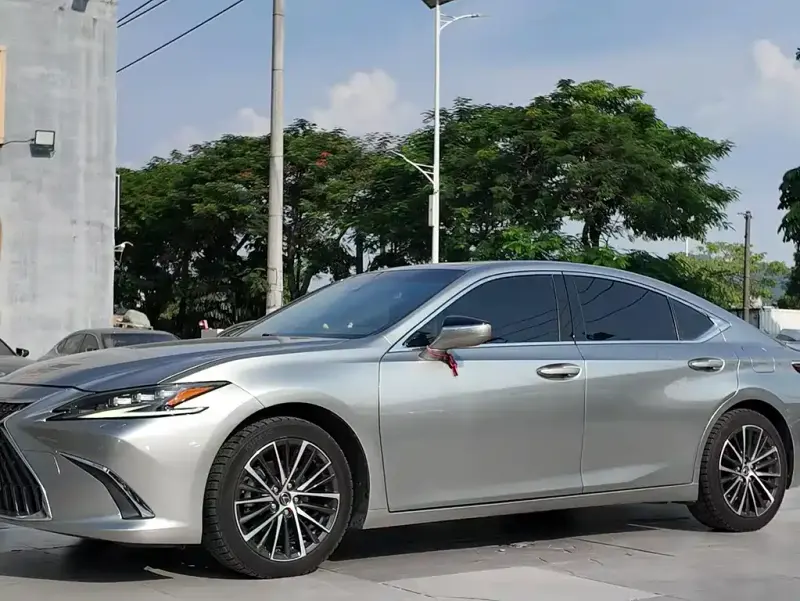 Lexus ES, 2024