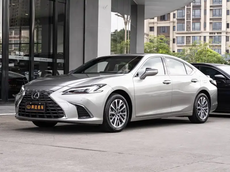 Lexus ES, 2025