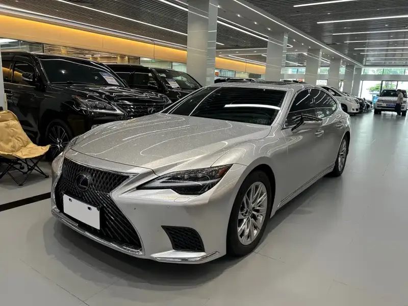 Lexus LS, 2022