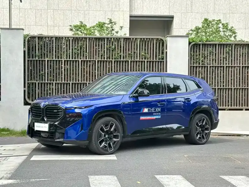 BMW XM, 2025