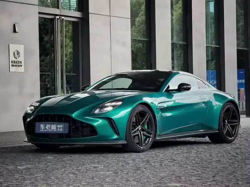 Aston Martin V8 Vantage, 2025 — фото 1