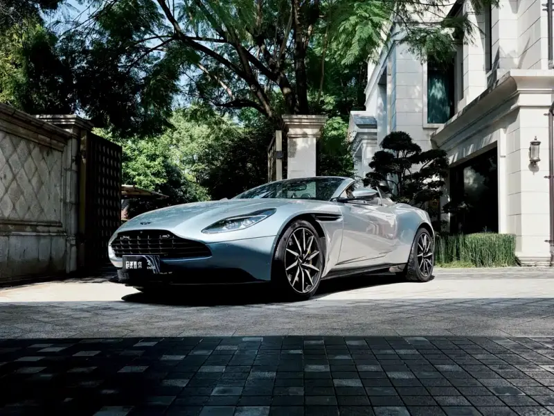 Aston Martin DB11, 2021