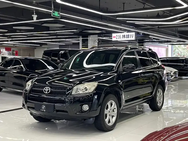 Toyota RAV4, 2011 — фото 1