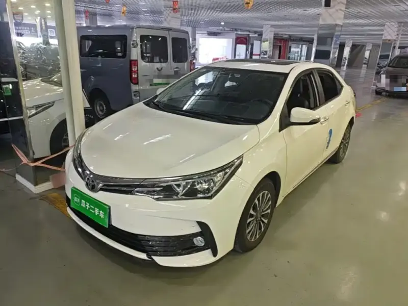 Toyota Corolla, 2018 — фото 1