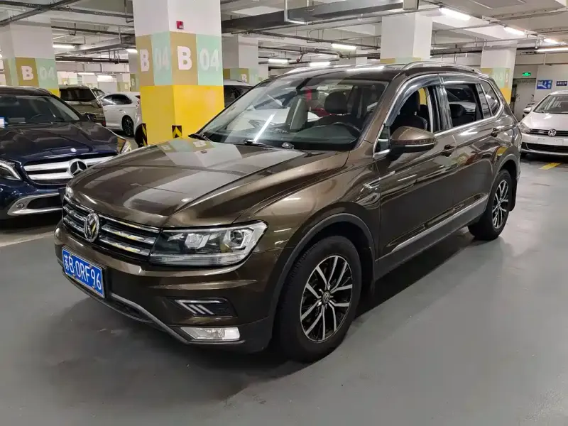 Volkswagen Tiguan L, 2017 — фото 1