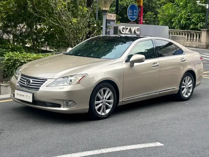 Lexus ES, 2012