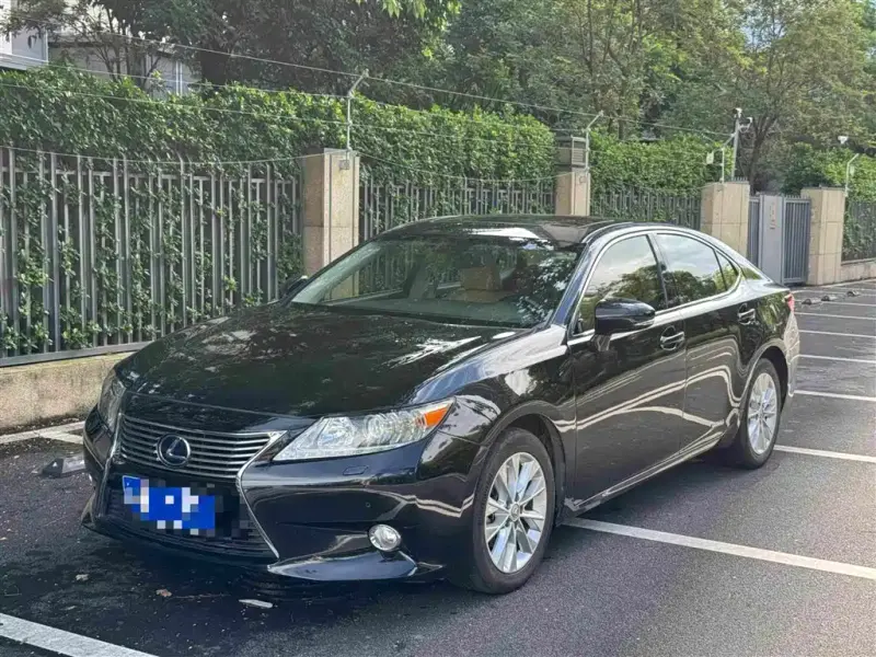 Lexus ES, 2013