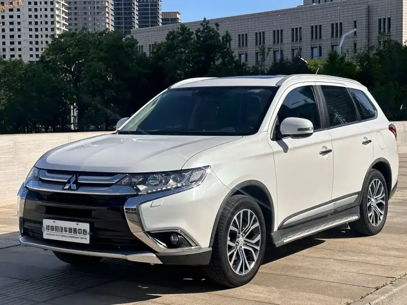 Mitsubishi Outlander, 2018 — фото 1