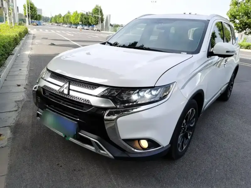 Mitsubishi Outlander, 2020 — фото 1