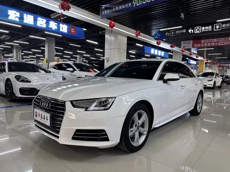 Audi A4L, 2018 — фото 1