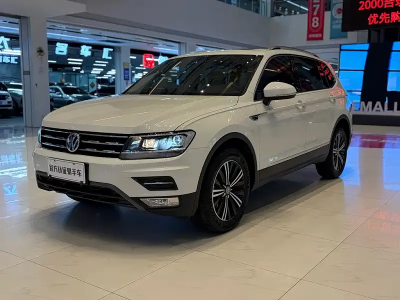 Volkswagen Tiguan L, 2018 — фото 1