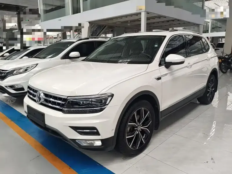 Volkswagen Tiguan L, 2017 — фото 1