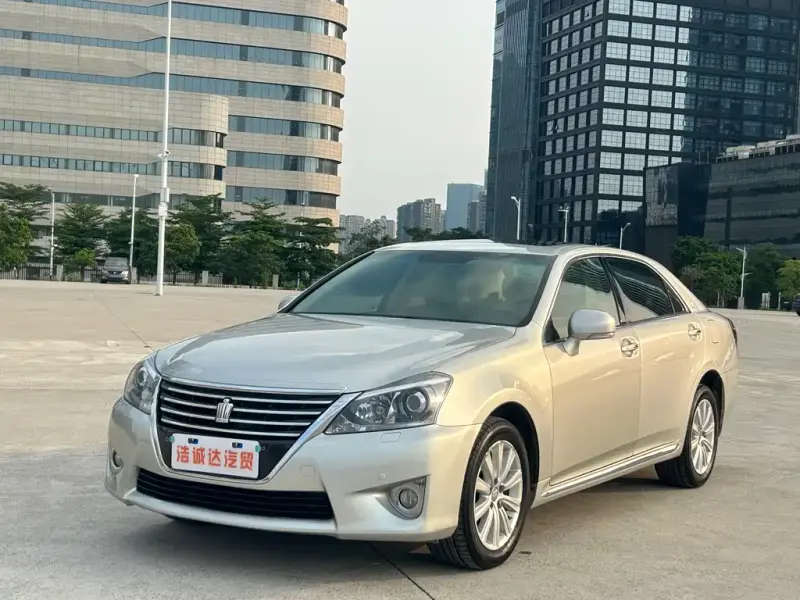 Toyota Crown, 2012