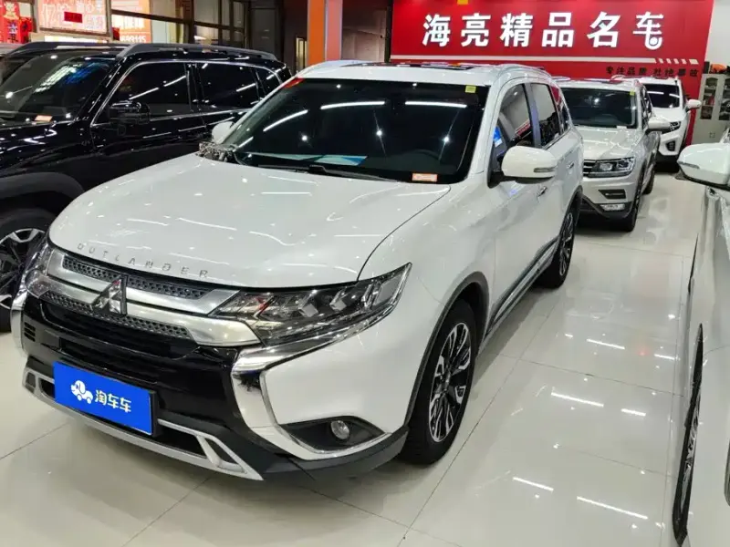 Mitsubishi Outlander, 2020 — фото 1