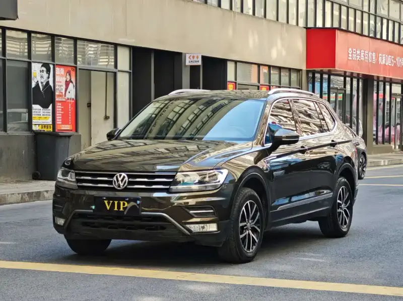 Volkswagen Tiguan L, 2018 — фото 1