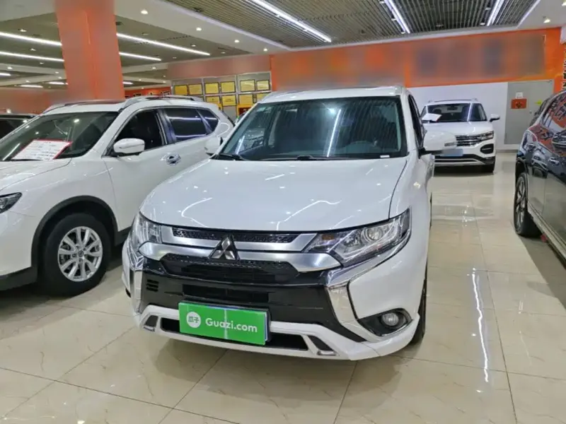 Mitsubishi Outlander, 2021 — фото 1