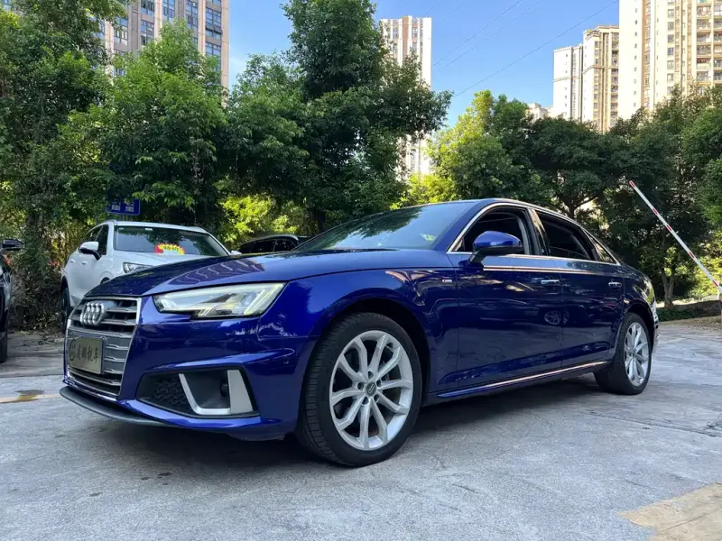 Audi A4L, 2019 — фото 1
