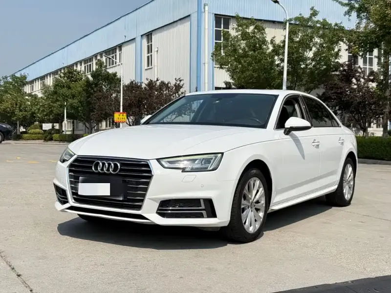 Audi A4L, 2019 — фото 1