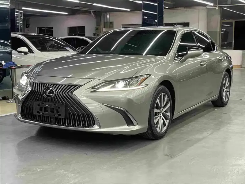 Lexus ES, 2019