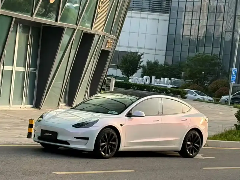 Tesla Model 3, 2022