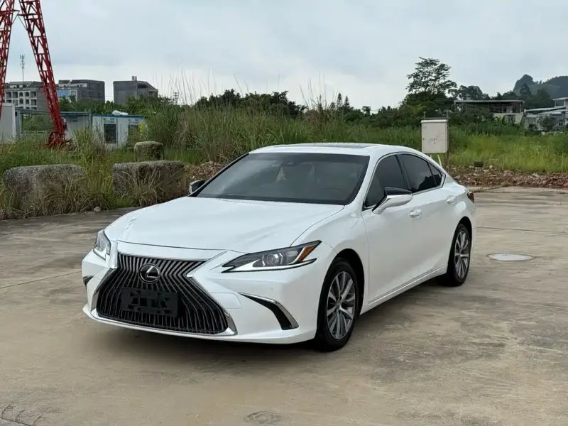 Lexus ES, 2020