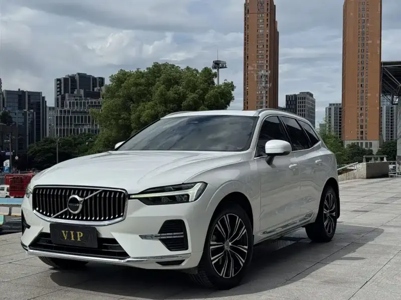 Volvo XC60, 2022 — фото 1