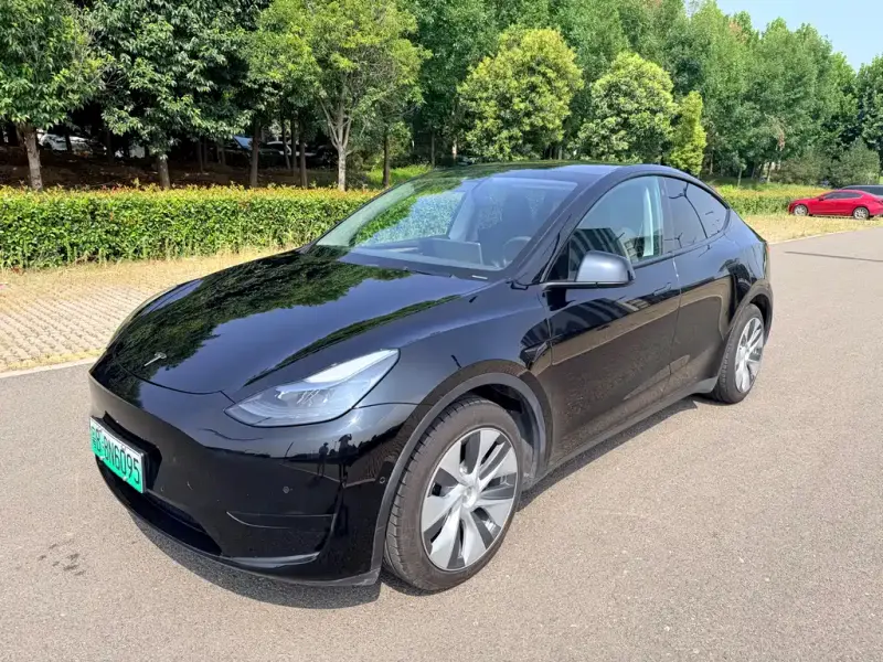 Tesla Model Y, 2023