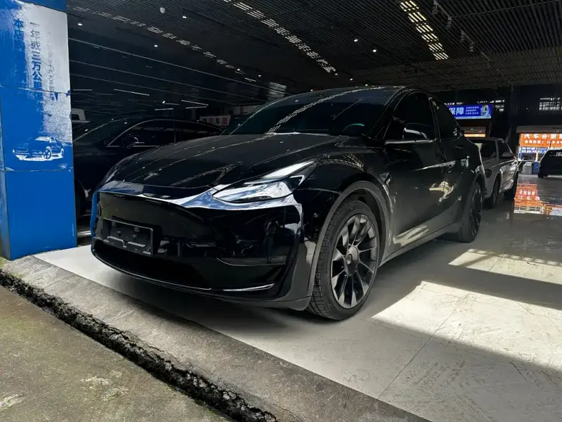 Tesla Model Y, 2023