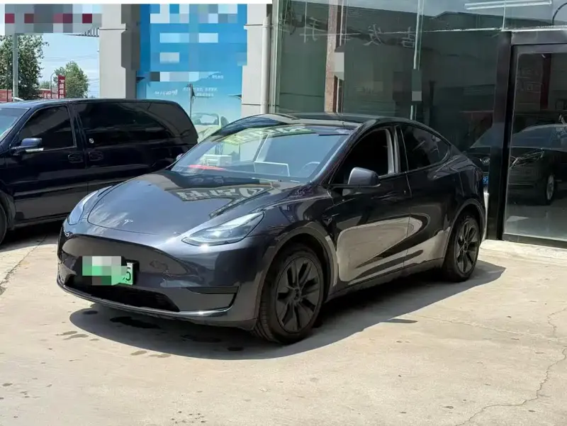 Tesla Model Y, 2024