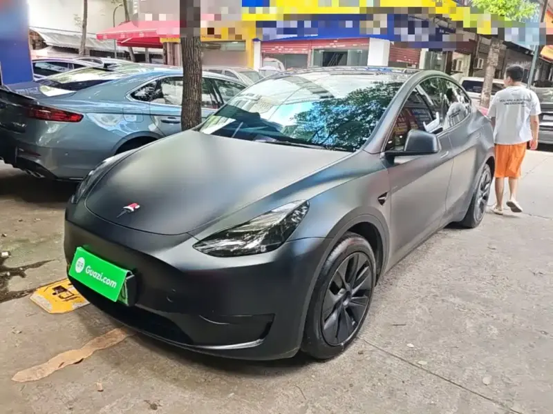 Tesla Model Y, 2024