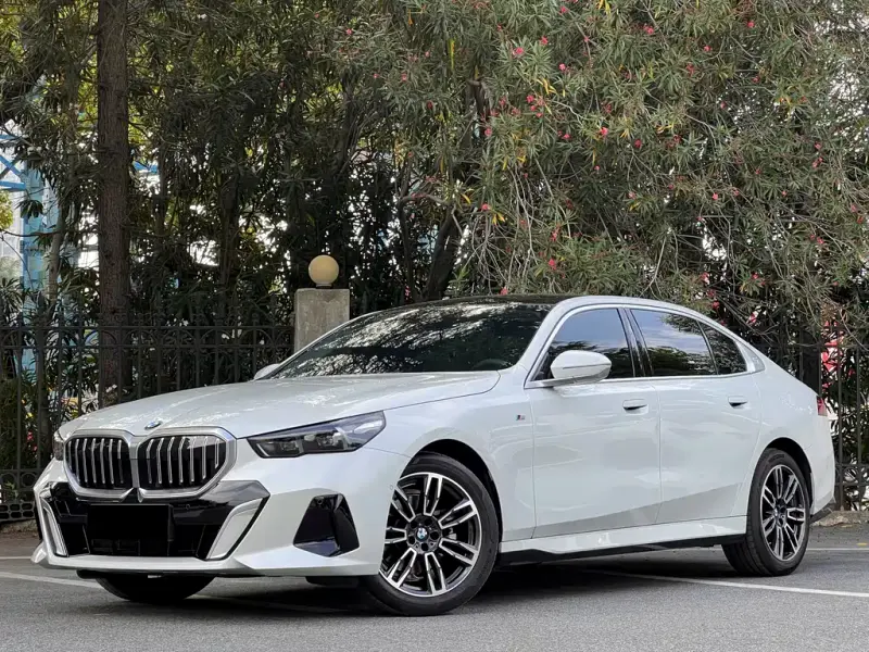 BMW 5 Series, 2025