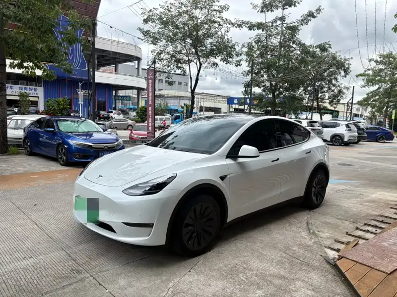 Tesla Model Y, 2023