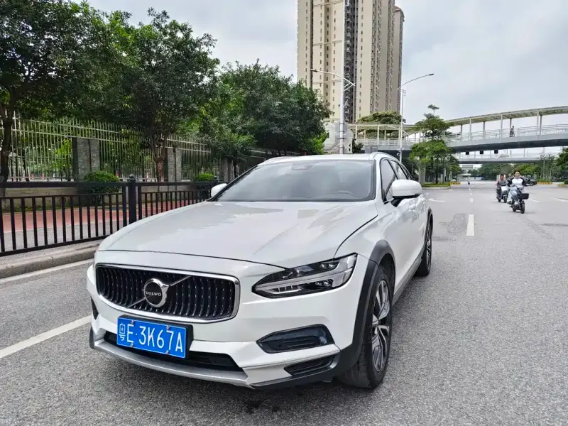 Volvo V90, 2023