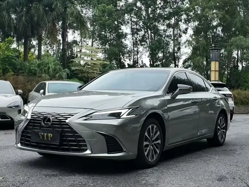 Lexus ES, 2025