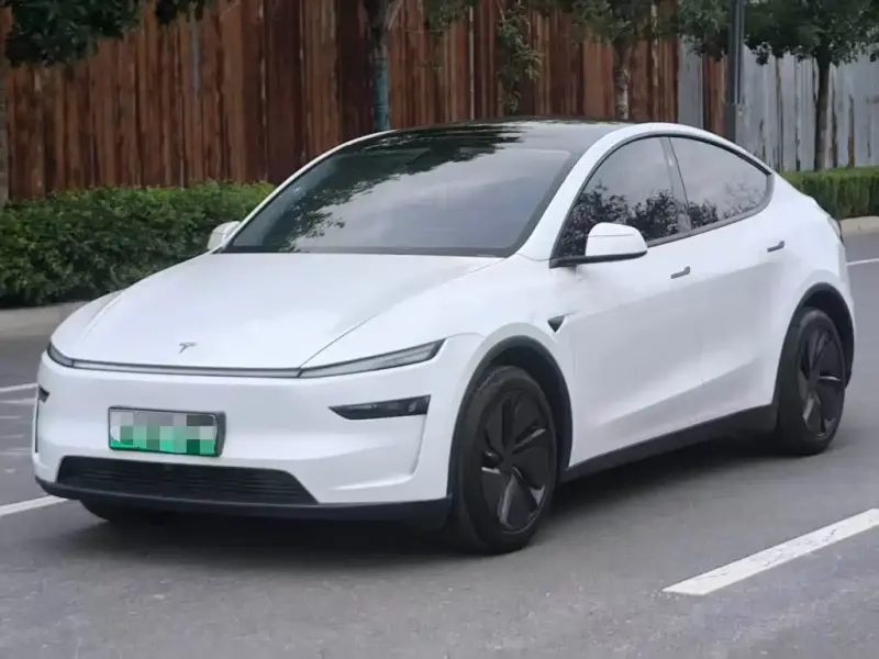 Tesla Model Y, 2025
