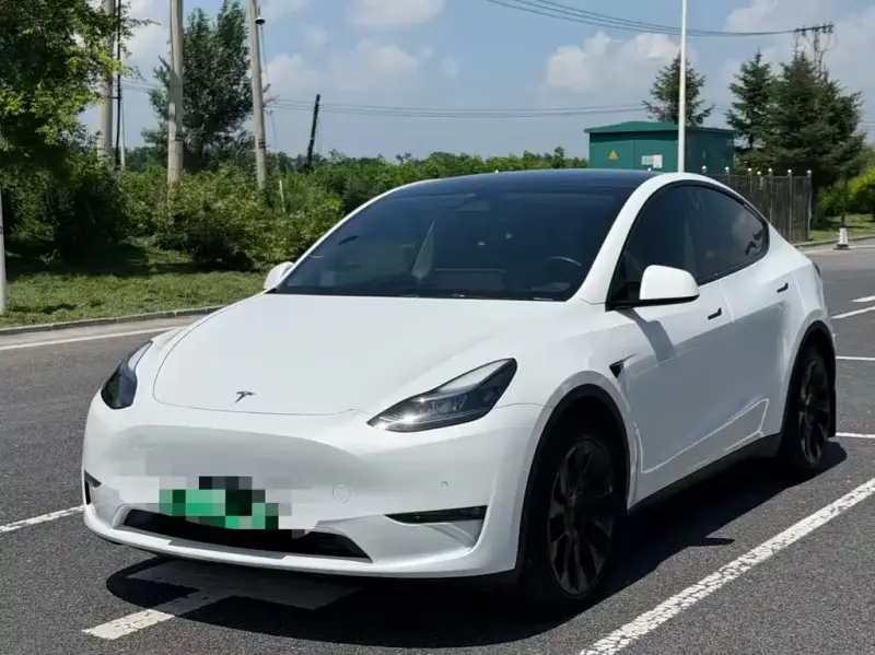 Tesla Model Y, 2024