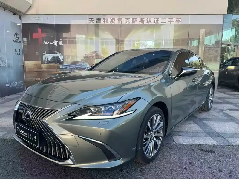 Lexus ES, 2022