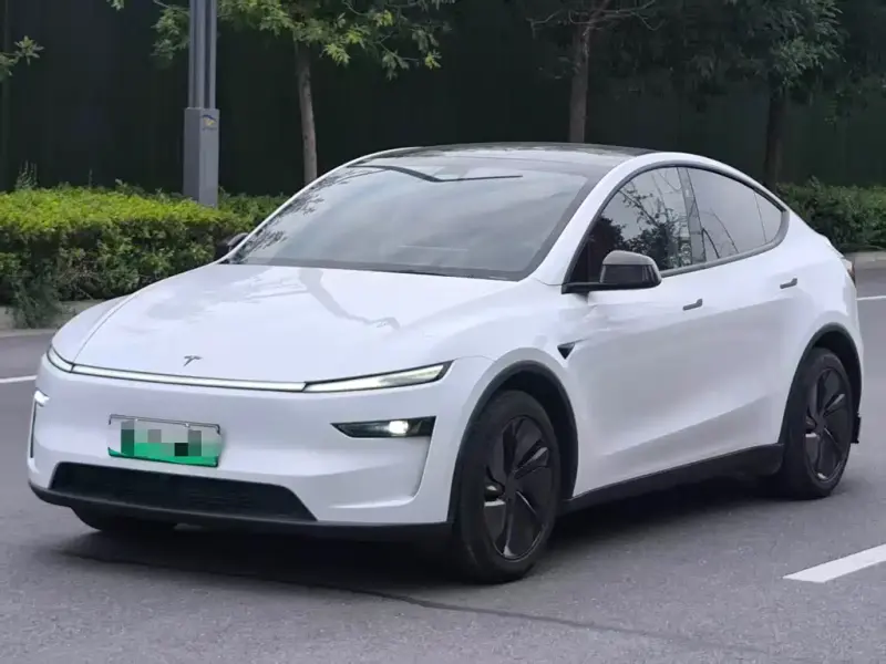 Tesla Model Y, 2025
