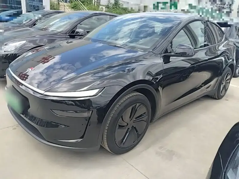 Tesla Model Y, 2025
