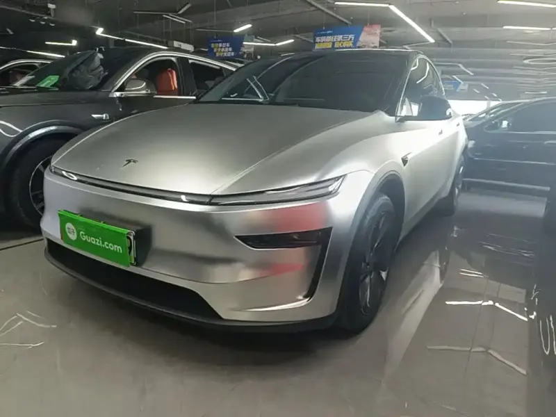 Tesla Model Y, 2025
